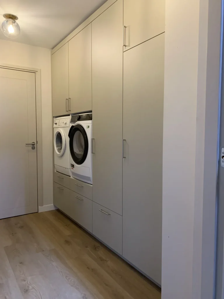 Bijkeuken met waskast in Aarlanderveen, detail 3