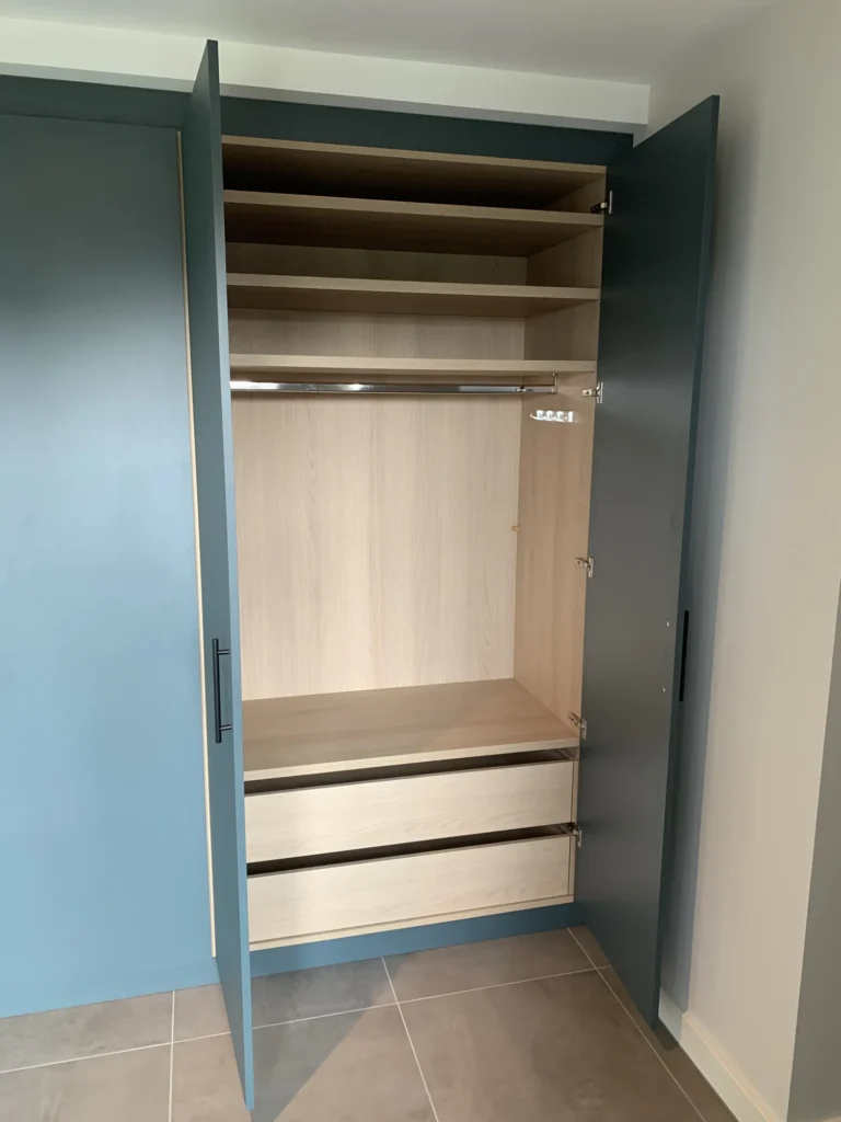 Waskast met wasmachine en droger op hoogte in Boskoop, detail 6